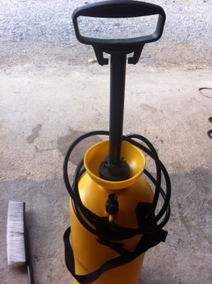 ถังฉีดน้ำอัดแรงดันแบบไม่ใข้ไฟฟ้าจากญี่ปุ่นพร้อมห้วฉีดแบบแปรงและหัวฉีดแบบรวม