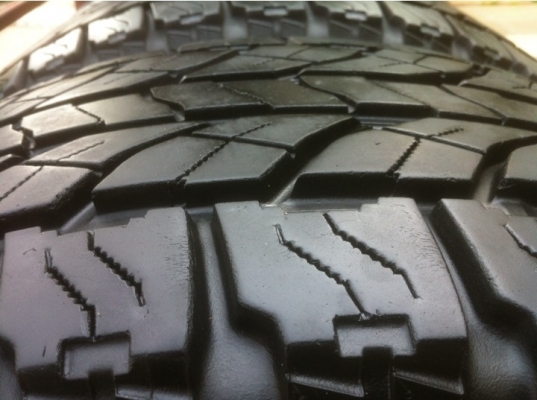 ยาง Yokohama 265 65 17 (ปี12) ดอกเยอะ เนื้อนิ่ม ดอกคมๆ