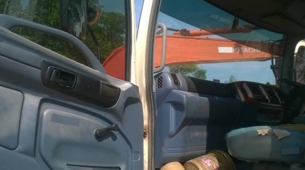 ขาย  HINO MEGA 220 แรงม้า สภาพพร้อมใช้งาน เครื่องเดิม เกียร์เดิม คัสซีสวยตลอดเส้น ภายในเก๋งสวย ทะเบียนพร้อมโอนครับ