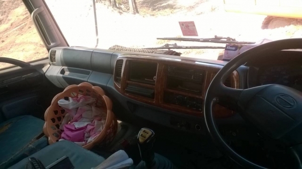 ขาย  HINO MEGA 220 แรงม้า สภาพพร้อมใช้งาน เครื่องเดิม เกียร์เดิม คัสซีสวยตลอดเส้น ภายในเก๋งสวย ทะเบียนพร้อมโอนครับ