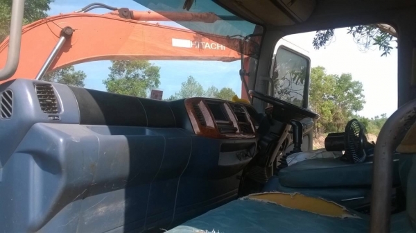 ขาย  HINO MEGA 220 แรงม้า สภาพพร้อมใช้งาน เครื่องเดิม เกียร์เดิม คัสซีสวยตลอดเส้น ภายในเก๋งสวย ทะเบียนพร้อมโอนครับ