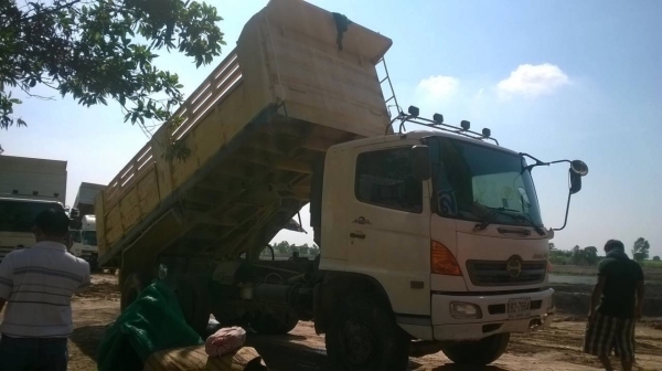 ขาย  HINO MEGA 220 แรงม้า สภาพพร้อมใช้งาน เครื่องเดิม เกียร์เดิม คัสซีสวยตลอดเส้น ภายในเก๋งสวย ทะเบียนพร้อมโอนครับ