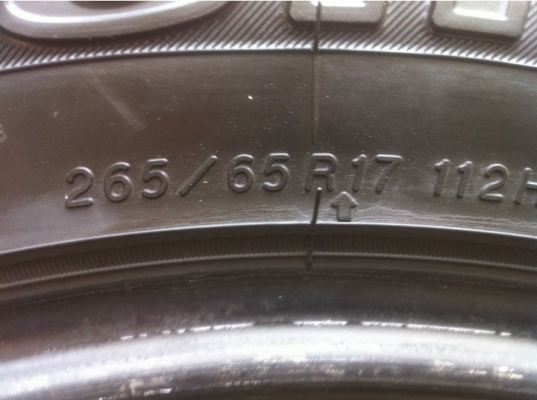 ยาง Yokohama 265 65 17 (ปี12) ดอกเยอะ เนื้อนิ่ม ดอกคมๆ