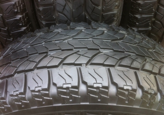 ยาง Yokohama 265 65 17 (ปี12) ดอกเยอะ เนื้อนิ่ม ดอกคมๆ