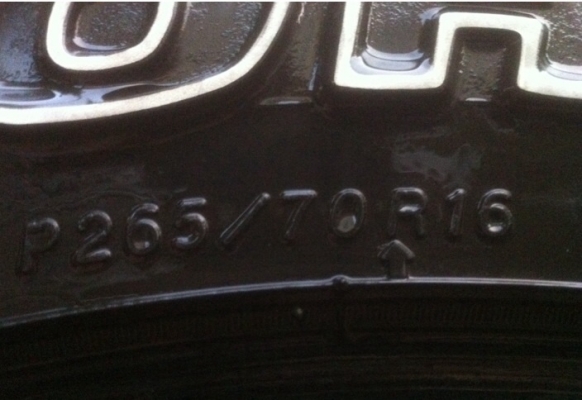 ยาง Yokohama 265 70 16 ปี10 สภาพดี ใช้ได้อีกเป็นปีสบายๆ