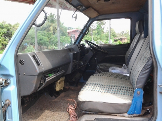 ISUZU NPR61P เครื่อง 130 แรง4BG1 เพาเวอร์ เกียร์สั้น หัวยกได้ กะบะยาว 5  ม. ยางหน้าใหม่ครับ