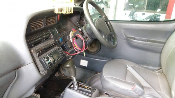 ขายรถตู้รับส่งนักเรียน