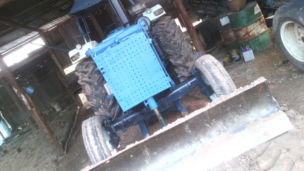 ขายรถไถฟอร์ดเสื้อลายพร้อมลุยงานหนักพร้อมโอน325000บาท