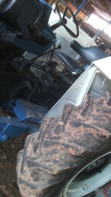 ขายรถไถฟอร์ดเสื้อลายพร้อมลุยงานหนักพร้อมโอน325000บาท