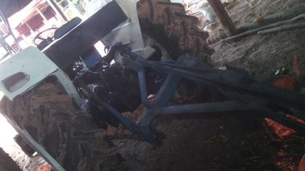 ขายรถไถฟอร์ดเสื้อลายพร้อมลุยงานหนักพร้อมโอน325000บาท