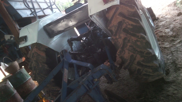 ขายรถไถฟอร์ดเสื้อลายพร้อมลุยงานหนักพร้อมโอน325000บาท