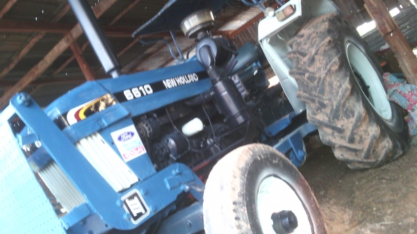 ขายรถไถฟอร์ดเสื้อลายพร้อมลุยงานหนักพร้อมโอน325000บาท