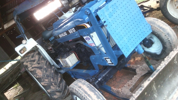 ขายรถไถฟอร์ดเสื้อลายพร้อมลุยงานหนักพร้อมโอน325000บาท