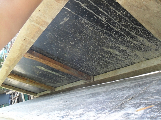 ขายถูกๆไม้แบบก่อสร้าง ใช้ไม้อัดดำคาดด้วยไม้หน้าสามแข็ง ยาว2.4เมตรกว้าง60cm. มีประมาณ30แผ่น