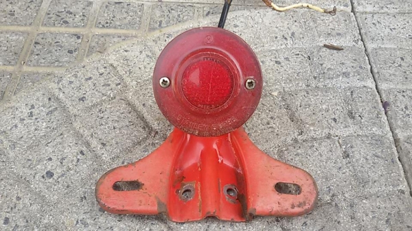 ขายไฟท้าย ยามาฮ่า yg1แมวป่า หรือ ใส่ยามาฮ่าโบราณมีรูปครับ