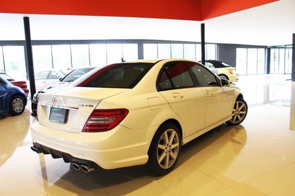 ขาย Benz C 200 ปี2014 รถออกศูนย์เบนซ์ไทยแลนด์ สีขาวแท้ ชุดแต่ง AMG แท้รอบคัน ท่อหลังออก 4 AMG กระจังหน้าดาวใหญ่แท้ ล้อAMG 18 แท้ ภายในดำ รถสภาพไม่ต่างกับรถใหม่ ขายเพียง 1,859,000 ราคาถูกสุดในตลาด จัดไฟแนทซ์ได้เต็ม พร้อมวารันตรีเซอร์วิทย์ฟรีทุกกรณี 6 เดือน