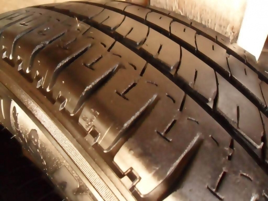 ยางรถกระบะขอบ15  มิชลิน205-70-R15ลงพื้นปี14 (4เส้น4,500บ)ดอกหนามาก90\%