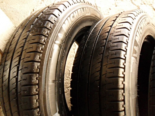ยางรถกระบะขอบ15  มิชลิน205-70-R15ลงพื้นปี14 (4เส้น4,500บ)ดอกหนามาก90\%