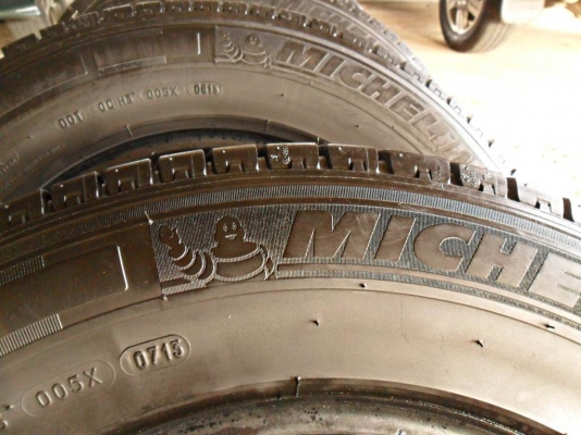 ยางรถกระบะขอบ15  มิชลิน205-70-R15ลงพื้นปี14 (4เส้น4,500บ)ดอกหนามาก90\%