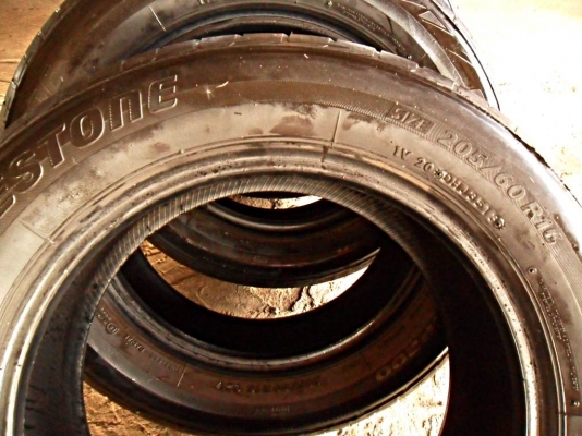 ยางขอบ16 บริดสโตน205-60-R16ลงพื้นปี14 (4เส้น 3,600บ)ดอกหนามาก90\% นิ่มมากๆ ขอบอก ยางขอบ16 บริดสโตน205-60-R16ลงพื้นปี14 (4เส้น 3,600บ)ดอกหนามาก90\% นิ่มมากๆ ขอบอก