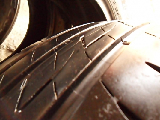 ยางขอบ16 บริดสโตน205-60-R16ลงพื้นปี14 (4เส้น 3,600บ)ดอกหนามาก90\% นิ่มมากๆ ขอบอก ยางขอบ16 บริดสโตน205-60-R16ลงพื้นปี14 (4เส้น 3,600บ)ดอกหนามาก90\% นิ่มมากๆ ขอบอก