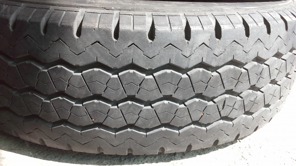 ขายยาง Bridgestone R623 215/70/15 ปี11