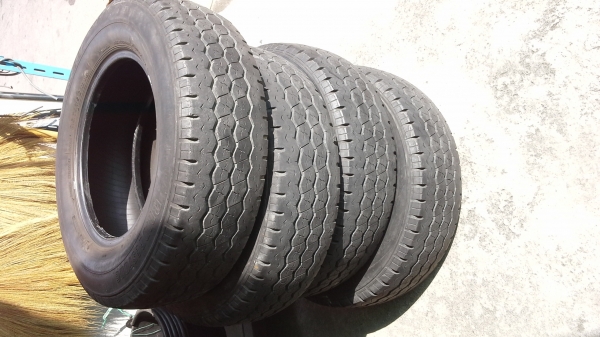 ขายยาง Bridgestone R623 215/70/15 ปี11