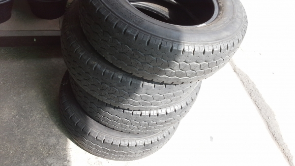 ขายยาง Bridgestone R623 215/70/15 ปี11