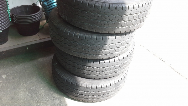 ขายยาง Bridgestone R623 215/70/15 ปี11