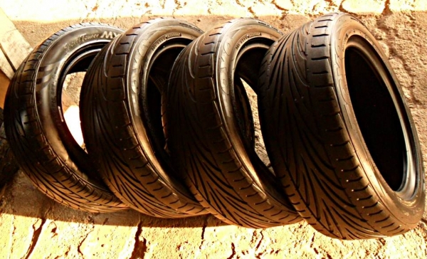 ยางแก้มเตี้ยขอบ15  โตโย 195-55-R15ลงพื้นปี13(4เส้น 2,900บ)ลายสปอร์ต รถซิ่ง