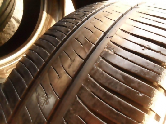 ยางขอบ15 มิชลิน 185-60-R15ลงพื้นปลายปี13 (4เส้น3,600บ)ดอกหนามาก80\% ยางขอบ15 มิชลิน 185-60-R15ลงพื้นปลายปี13 (4เส้น3,600บ)ดอกหนามาก80\%