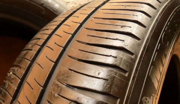 ยางขอบ15 มิชลิน 185-60-R15ลงพื้นปลายปี13 (4เส้น3,600บ)ดอกหนามาก80\% ยางขอบ15 มิชลิน 185-60-R15ลงพื้นปลายปี13 (4เส้น3,600บ)ดอกหนามาก80\%