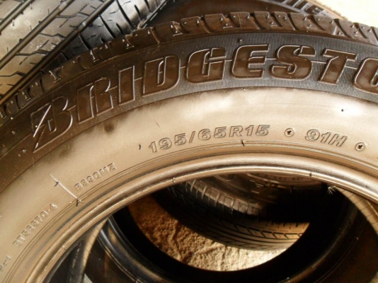 บริดสโตน195-65-R15ลงพื้นปี13 (4เส้น 2,600บ) บริดสโตน195-65-R15ลงพื้นปี13 (4เส้น 2,600บ)