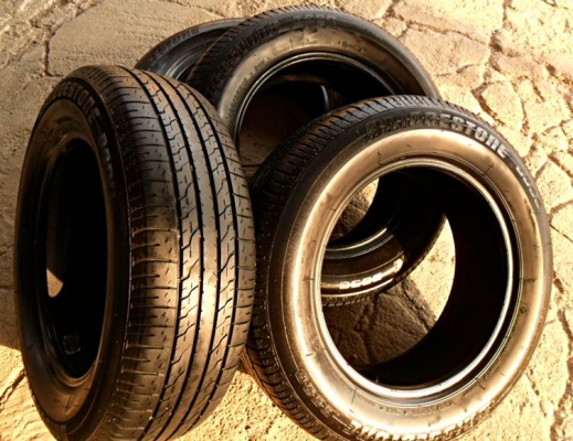 บริดสโตน195-65-R15ลงพื้นปี13 (4เส้น 2,600บ)