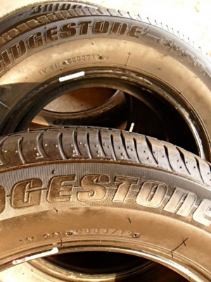 บริดสโตน195-65-R15ลงพื้นปี13 (4เส้น 2,600บ) บริดสโตน195-65-R15ลงพื้นปี13 (4เส้น 2,600บ)