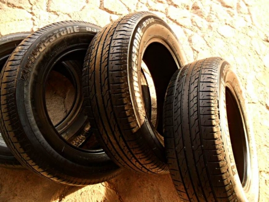 บริดสโตน195-65-R15ลงพื้นปี13 (4เส้น 2,600บ) บริดสโตน195-65-R15ลงพื้นปี13 (4เส้น 2,600บ)