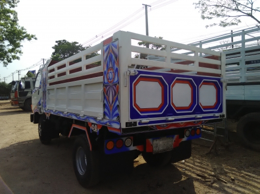 Hino 6 ล้อดั้มkm777 รถพร้อมใช้งานราคาถูก Hino 6 ล้อดั้มkm777 รถพร้อมใช้งานราคาถูก