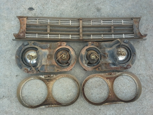 ขายชุดกระจังหน้า ดัทสัน521ทั้งชุดตามรูปสภาพสวยๆเลยถูก2500-หายากแล้วด่วน0817915677