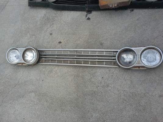 ขายชุดกระจังหน้า ดัทสัน521ทั้งชุดตามรูปสภาพสวยๆเลยถูก2500-หายากแล้วด่วน0817915677