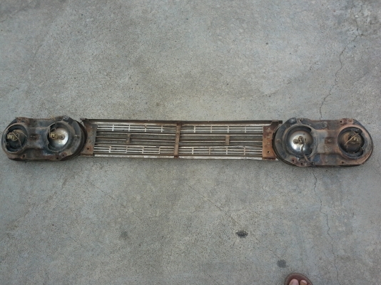 ขายชุดกระจังหน้า ดัทสัน521ทั้งชุดตามรูปสภาพสวยๆเลยถูก2500-หายากแล้วด่วน0817915677