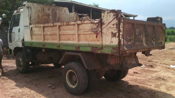 รถดั้ม 6 ล้อ HINO รหัส คัสซี FD รหัสเครื่อง Wo 6E สนใจติดต่อ 0835601591 หรือ 0903494058