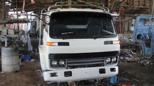 หัว ISUZU JCM สีใหม่สวยๆ ขาหน้า ขาหลัง ตู้แอร์ ของครบ ยกใส่รถวิ่งได้เลย ใส่ได้ทั้ง6ล้อและ10ล้อ