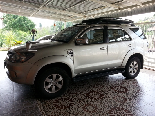 ขายรถ toyota fortuner ปี 10 สภาพดีมาก ขายพร้อมป้ายทะเบียนยสวย