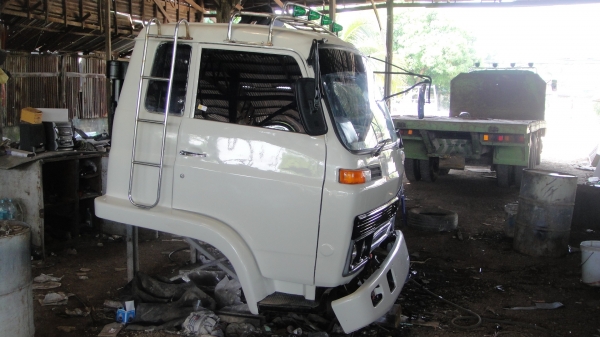 หัว ISUZU JCM สีใหม่สวยๆ ขาหน้า ขาหลัง ตู้แอร์ ของครบ ยกใส่รถวิ่งได้เลย ใส่ได้ทั้ง6ล้อและ10ล้อ