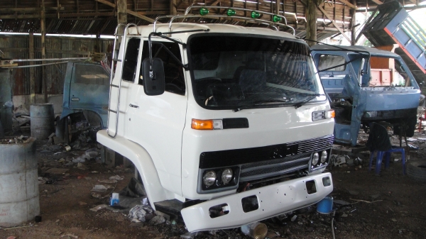 หัว ISUZU JCM สีใหม่สวยๆ ขาหน้า ขาหลัง ตู้แอร์ ของครบ ยกใส่รถวิ่งได้เลย ใส่ได้ทั้ง6ล้อและ10ล้อ