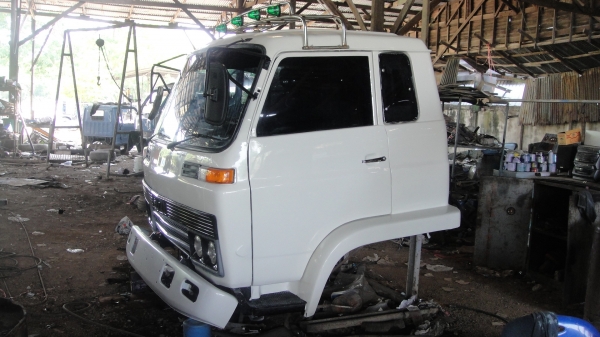 หัว ISUZU JCM สีใหม่สวยๆ ขาหน้า ขาหลัง ตู้แอร์ ของครบ ยกใส่รถวิ่งได้เลย ใส่ได้ทั้ง6ล้อและ10ล้อ