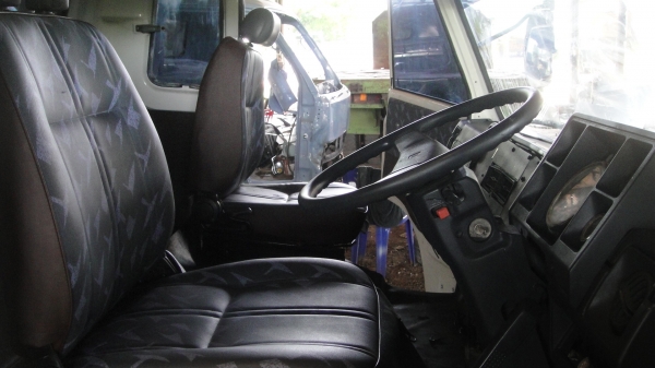 หัว ISUZU JCM สีใหม่สวยๆ ขาหน้า ขาหลัง ตู้แอร์ ของครบ ยกใส่รถวิ่งได้เลย ใส่ได้ทั้ง6ล้อและ10ล้อ