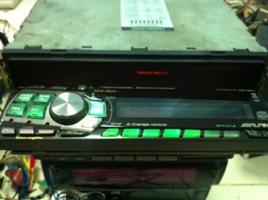 Alpine CDA-9811 24Bit 4V ตัวท็อป MP3 CD FMคลื่นไทย ปรีเอ้า3ชุด หน้าจอสไลด์ไฟฟ้า ปรับระดับได้3ระดับ มือ2