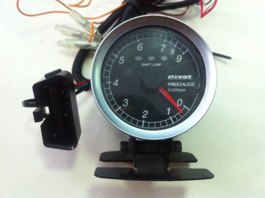 เกจวัดรอบ Pivot แท้ๆ มีชิปไลท์ในตัว พร้อมปลั๊กตรงรุ่นหรือเอาไปแปลงได้ มือ2 ญี่ปุ่น