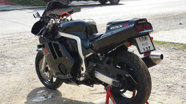 ขาย GSXR400cc.R.7 แฟริ่งเดิมๆสวยๆเครื่องดีทะเบียนพร้อมโอน(รถพร้อมใช้) ขาย GSXR400cc.R.7 แฟริ่งเดิมๆสวยๆเครื่องดีทะเบียนพร้อมโอน(รถพร้อมใช้)